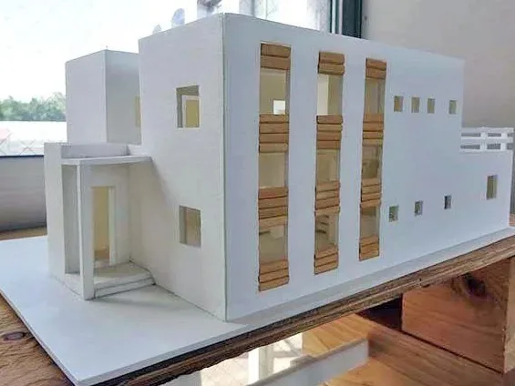 Maqueta de arquitectura en balsa